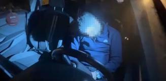 Direksiyon başında sızıp kaza yapan sürücü 3 saat uyanmadı Direksiyon başında sızıp kaza yapan sürücü 3 saat uyanmadı