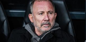 Beşiktaşlı taraftarlardan Sergen Yalçın ve yönetime tepki Beşiktaşlı taraftarlardan Sergen Yalçın ve yönetime tepki