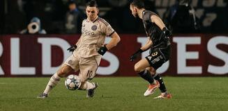 Ajax'tan ilk galibiyet! Önde olan Karabağ son dakikalarda yıkıldı Ajax'tan ilk galibiyet! Önde olan Karabağ son dakikalarda yıkıldı