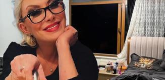 Güllü'nün kızı Tuğyan Ülkem Gülter, annesini öldürmekten tutuklandı Güllü'nün kızı Tuğyan Ülkem Gülter, annesini öldürmekten tutuklandı