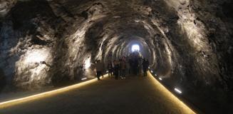 Yerin 150 metre altında! Şifa arayanlar Türkiye'nin dört bir yanından akın ediyor Yerin 150 metre altında! Şifa arayanlar Türkiye'nin dört bir yanından akın ediyor