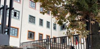 Lisede 3. kattan düşen öğrenci ağır yaralı Lisede 3. kattan düşen öğrenci ağır yaralı