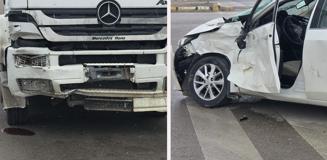 İçerisinde hakemlerin de bulunduğu otomobil, tır ile çarpıştı! Çok sayıda yaralı