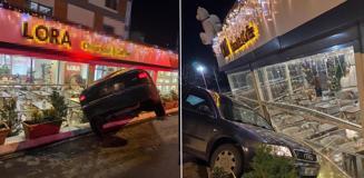 Kontrolden çıkan otomobil kafeteryaya girdi