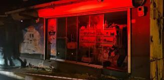 Sarıyer'de üst katı kayan bina gecekonduya yaslandı: Facianın eşiğinden dönüldü Sarıyer'de üst katı kayan bina gecekonduya yaslandı: Facianın eşiğinden dönüldü