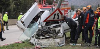 Araç direğe ok gibi saplandı! Genç avukat duruşma yolunda feci şekilde can verdi Araç direğe ok gibi saplandı! Genç avukat duruşma yolunda feci şekilde can verdi