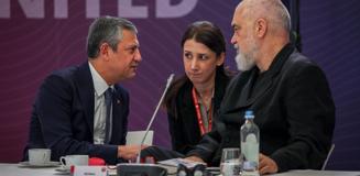 Özgür Özel Brüksel'de konuştu, AK Parti'den tepkiler peş peşe geldi