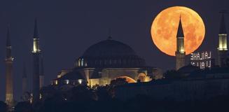 Bugün İslam alemi için 33 yıl sonra bir ilk yaşanıyor