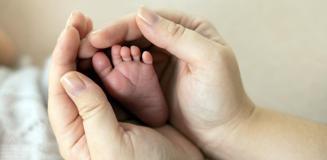 Yeni doğan bebekte diş varsa ve sallanıyorsa acil müdahale gerekebilir