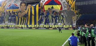 Taraftarlar şokta! Fenerbahçe'de yıldız ismin transferi durdu Taraftarlar şokta! Fenerbahçe'de yıldız ismin transferi durdu