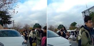 Okuldan çıkan öğrencilerin üzerine araba sürdü