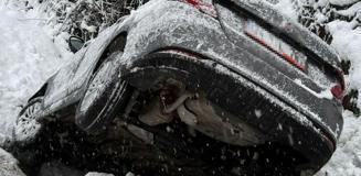 Düzce'de kar kazası: 8 kişilik aile kanala uçtu