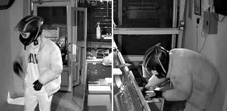 Kuyumcudan kilolarca altın çalıp parasıyla bakın ne yaptılar Kuyumcudan kilolarca altın çalıp parasıyla bakın ne yaptılar