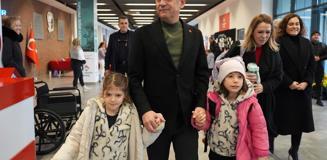 Özgür Özel, Ferdi Zeyrek'in ikiz kızlarına verdiği sözü tuttu