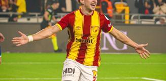 Sağ bek, sağ açık ve forvet oynayabiliyor! Alman devi, Arda Okan'ın peşine düştü Sağ bek, sağ açık ve forvet oynayabiliyor! Alman devi, Arda Okan'ın peşine düştü