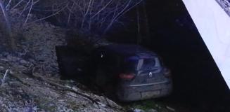 Bursa'da korku dolu anlar: Otomobil dereye uçtu