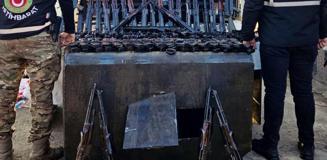 Gümrük kapısında 52 adet uzun namlulu silah ele geçirildi Gümrük kapısında 52 adet uzun namlulu silah ele geçirildi