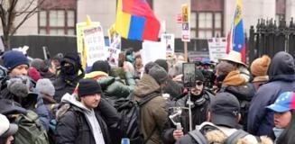 Duruşma öncesi Maduro ve eşinin serbest bırakılması için protesto