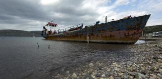 İzmir'de koyda kaçak sökümü yapılan hurda gemiye 2 milyon 850 bin lira para cezası İzmir'de koyda kaçak sökümü yapılan hurda gemiye 2 milyon 850 bin lira para cezası