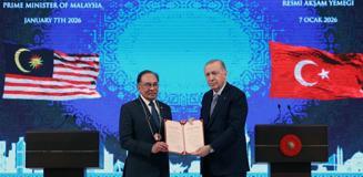 Cumhurbaşkanı Erdoğan'dan Malezya Başbakanı İbrahim'e Cumhuriyet Nişanı Cumhurbaşkanı Erdoğan'dan Malezya Başbakanı İbrahim'e Cumhuriyet Nişanı