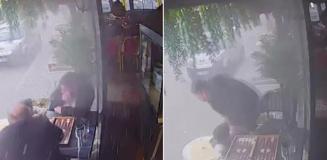 Adana'da restoranda panik anları: Klima borusu bomba gibi patladı Adana'da restoranda panik anları: Klima borusu bomba gibi patladı