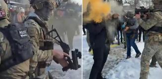 Cinayet sonrası tansiyon yükseldi! Polisten halka sert müdahale Cinayet sonrası tansiyon yükseldi! Polisten halka sert müdahale