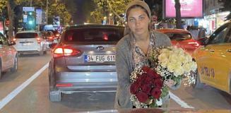 Herkes çiçek satan bu kızı konuşuyor