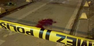 Kız kavgasında 4 yerinden bıçaklanan genç ağır yaralandı