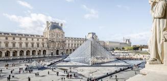 Louvre Müzesi yeniden grevde: Kapılar ziyaretçilere kapatıldı