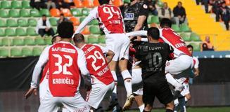 4 gollü süper maçta kazanan çıkmadı