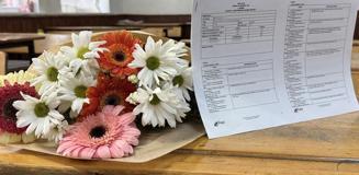 Babalarının öldürdüğü kardeşlerin karneleri sıralarına bırakıldı