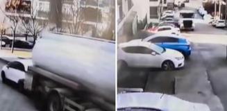 Freni boşalan akaryakıt tankerinin 8 aracı hurdaya çevirdiği anlar güvenlik kamerasında
