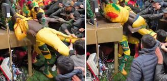 İnsan insana bunu yapar mı? Görüntüye tepki yağıyor İnsan insana bunu yapar mı? Görüntüye tepki yağıyor