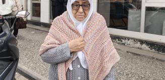 'Düzgün konuşamıyorsun' deyip Zeynep Teyze'ye emekli maaşını vermediler 'Düzgün konuşamıyorsun' deyip Zeynep Teyze'ye emekli maaşını vermediler