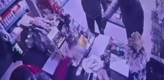 Akaryakıt istasyonundan gasbettikleri paraları başka bir akaryakıt istasyonunda harcamışlar