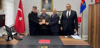 Çiftçiden mest eden hareket! Tarlalarını, evini ve yazlığını jandarmaya bağışladı Çiftçiden mest eden hareket! Tarlalarını, evini ve yazlığını jandarmaya bağışladı