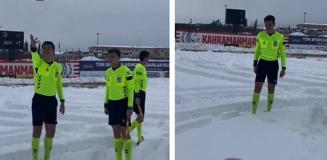 Maç için sahaya giden hakemler gördükleri manzara karşısında şoke oldu Maç için sahaya giden hakemler gördükleri manzara karşısında şoke oldu