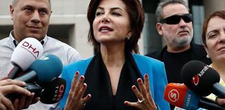 Gazeteci Sedef Kabaş gözaltına alındı Gazeteci Sedef Kabaş gözaltına alındı