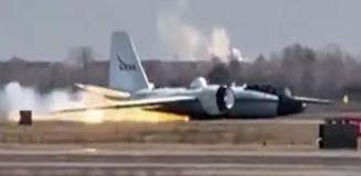 NASA araştırma uçağı alev alarak gövde üzerine iniş yaptı NASA araştırma uçağı alev alarak gövde üzerine iniş yaptı