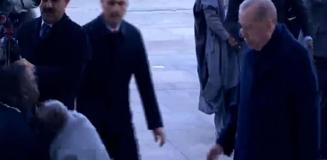 Cumhurbaşkanı Erdoğan'ın resmi törenle karşıladığı Nijerya Cumhurbaşkanı Tinubu yere düştü Cumhurbaşkanı Erdoğan'ın resmi törenle karşıladığı Nijerya Cumhurbaşkanı Tinubu yere düştü