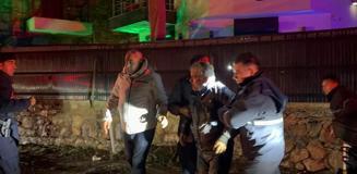 Datça'da sele kapılan aracın sürücüsü ağaç dalına tutunarak hayatta kaldı