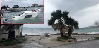İzmir'i fırtına vurdu! Tekneler battı