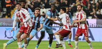 Trabzonspor Antalya'dan 1 puan ile döndü