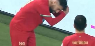 ''Saç örme'' akımına katılmanın bedeli ağır oldu! Amedsporlu futbolcuya dev ceza ''Saç örme'' akımına katılmanın bedeli ağır oldu! Amedsporlu futbolcuya dev ceza