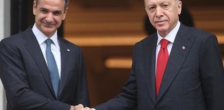 Miçotakis'ten 10 bakanla Türkiye çıkarması