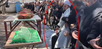 İmamın en zor görevi: Cenaze namazını kıldırırken fenalık geçirdi İmamın en zor görevi: Cenaze namazını kıldırırken fenalık geçirdi