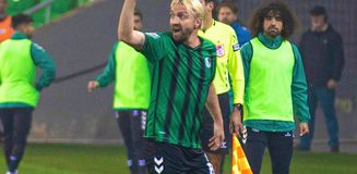 Caner Erkin, Sakaryaspor ile 12 maçta 4 kere kırmızı kart gördü
