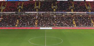 Gaziantep FK-Fenerbahçe mücadelesi ışıklandırmadaki arıza nedeniyle 1 saat gecikmeli başladı Gaziantep FK-Fenerbahçe mücadelesi ışıklandırmadaki arıza nedeniyle 1 saat gecikmeli başladı
