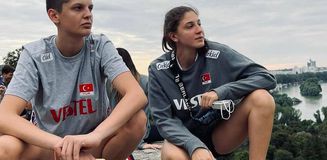 İlkin Aydın'dan Galatasaraylı taraftarla laf dalaşına giren Ebrar Karakurt'a göndermeli cevap