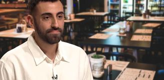 Ünlü şef ilk ısırıkta kabusu yaşadı! Apar topar hastaneye kaldırdılar